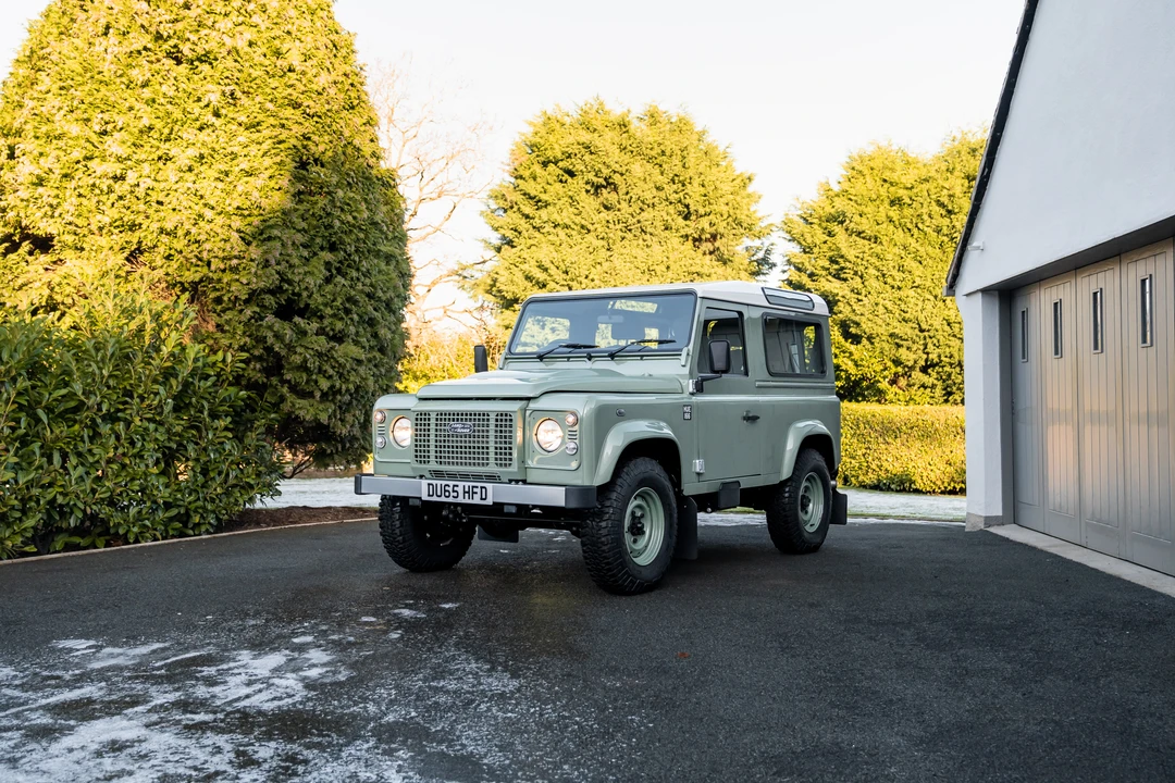 2016 Land Rover Defender 90 - Image 10 of 31