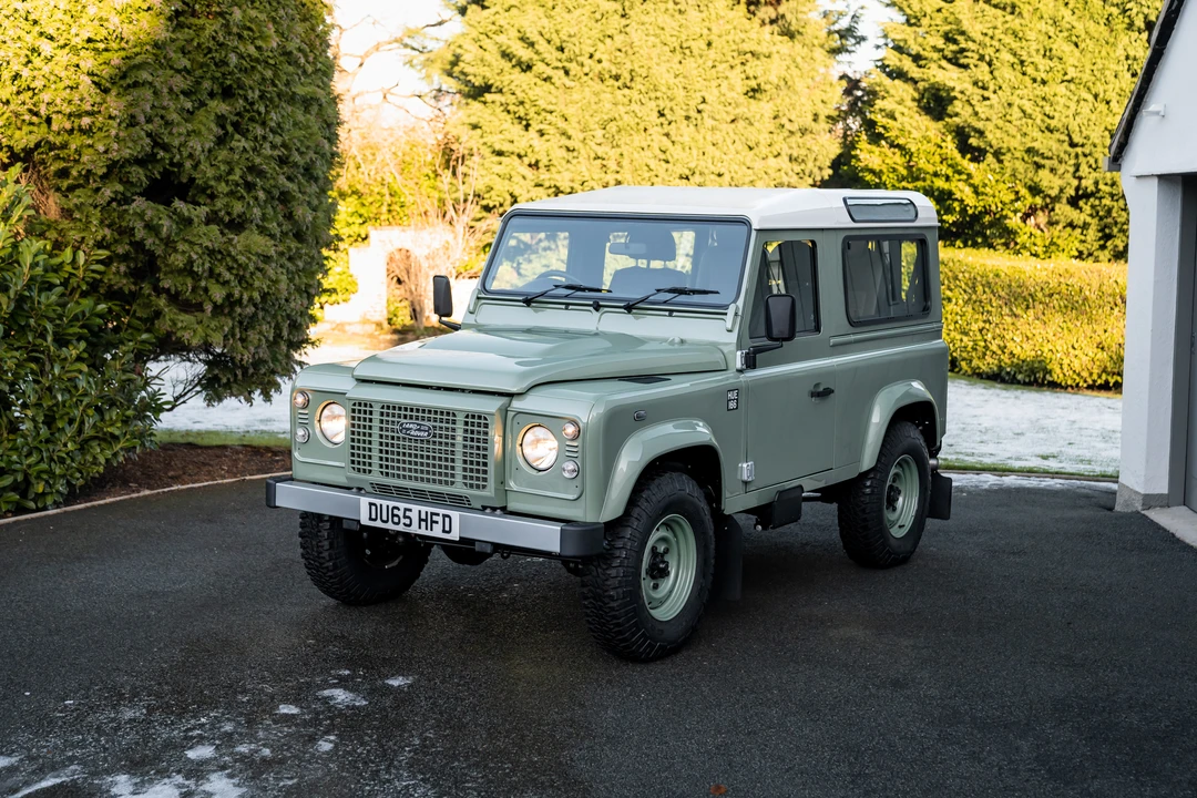 2016 Land Rover Defender 90 - Image 16 of 31