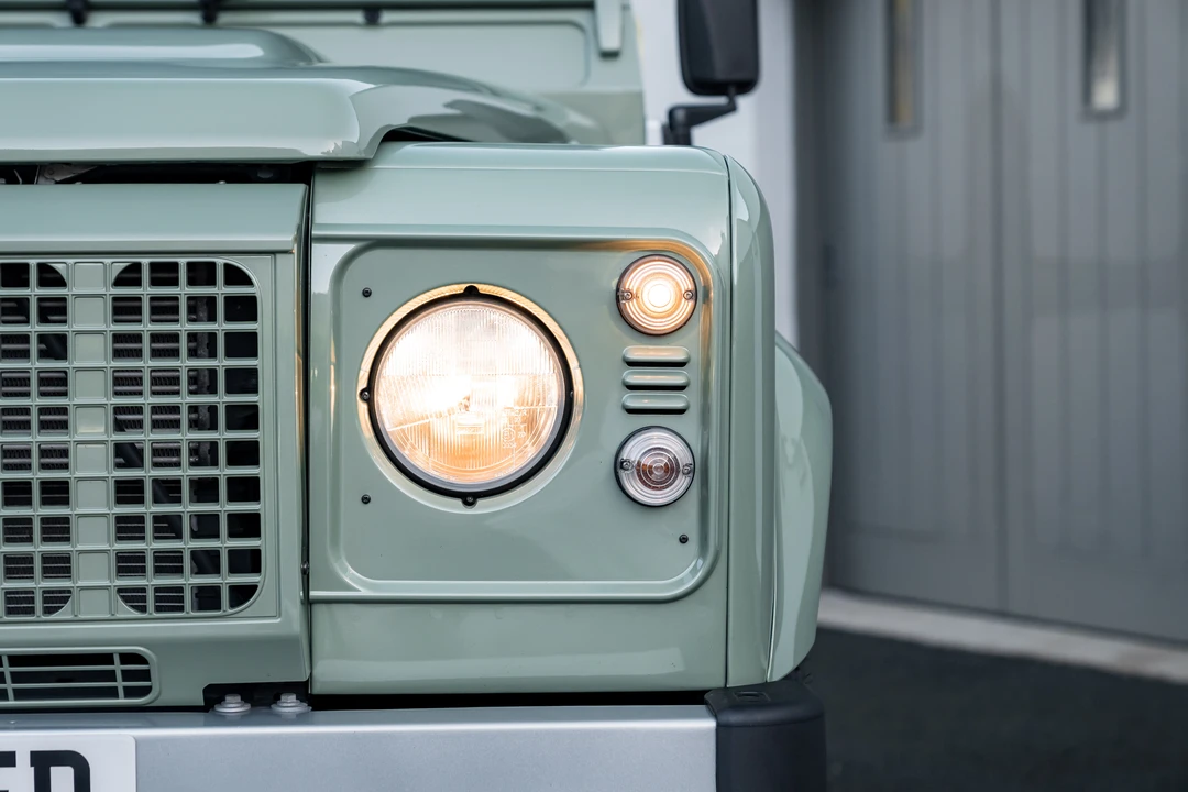 2016 Land Rover Defender 90 - Image 28 of 31