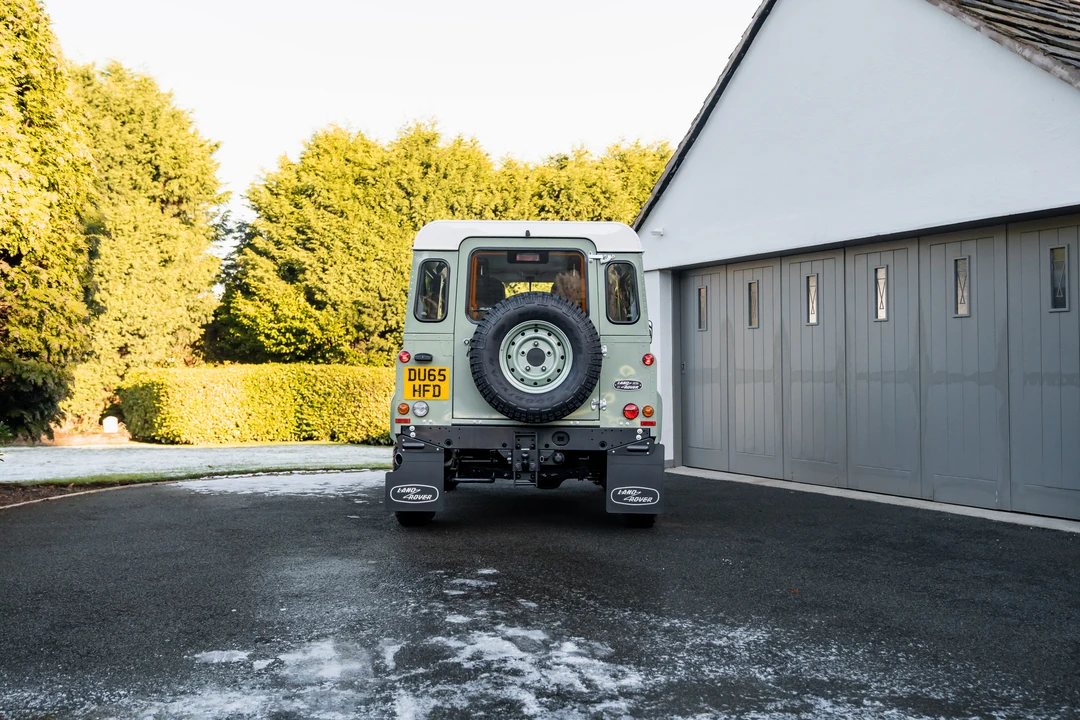 2016 Land Rover Defender 90 - Image 7 of 31