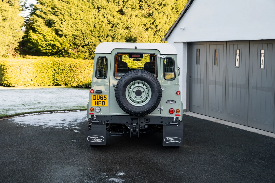 2016 Land Rover Defender 90 - Image 14 of 31
