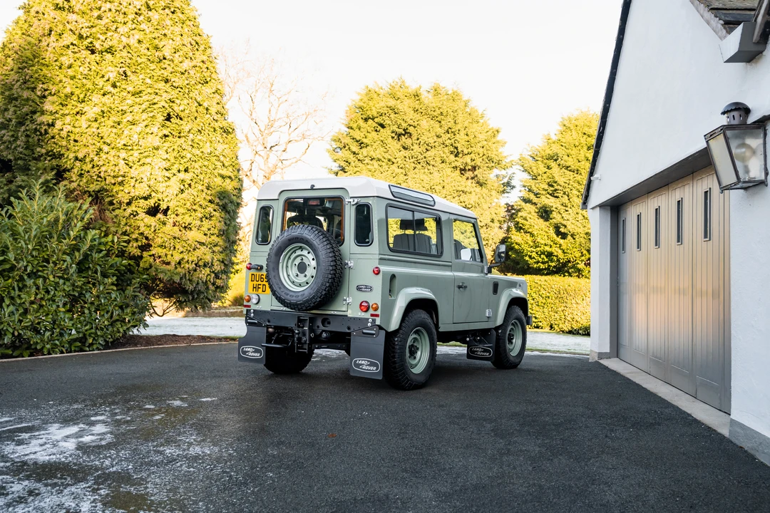 2016 Land Rover Defender 90 - Image 6 of 31