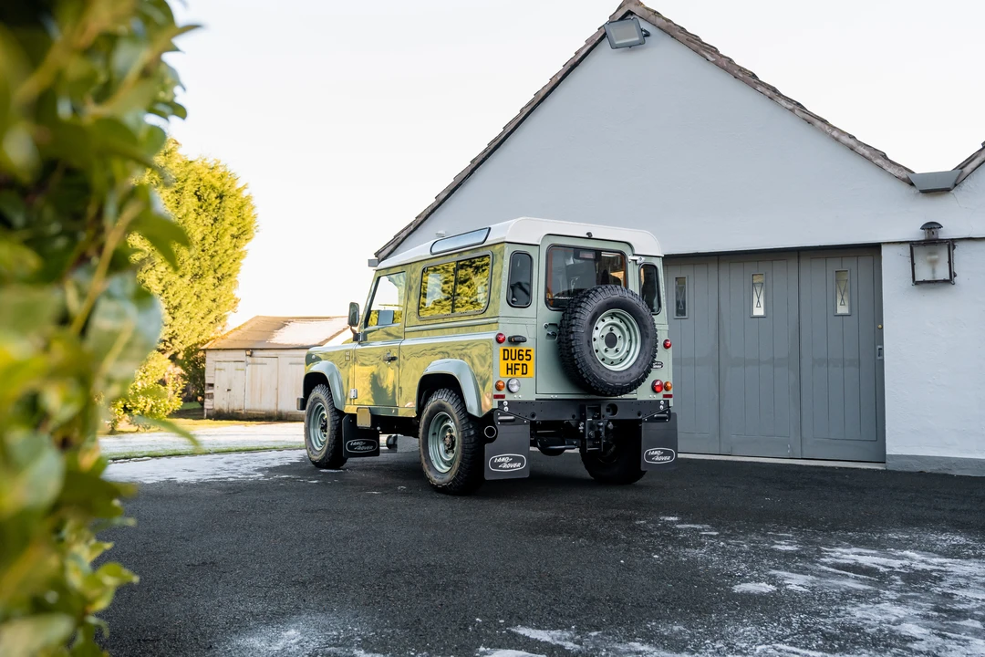 2016 Land Rover Defender 90 - Image 8 of 31