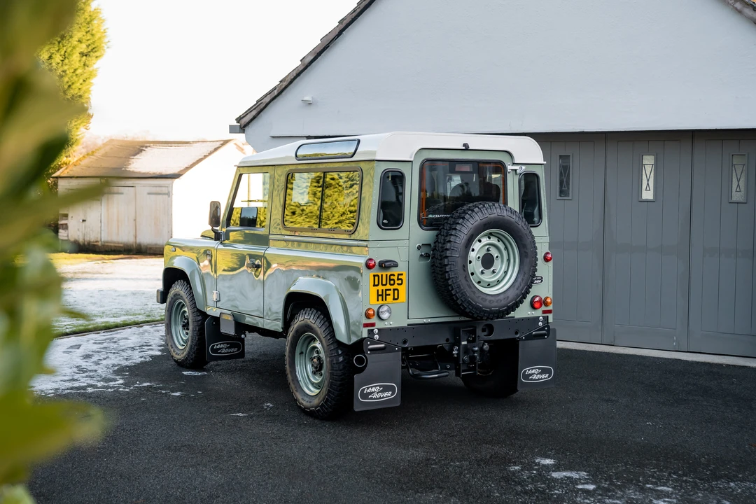 2016 Land Rover Defender 90 - Image 15 of 31