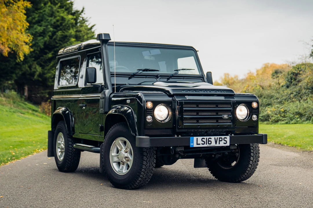 2016 Land Rover Defender 90 - Image 2 of 31