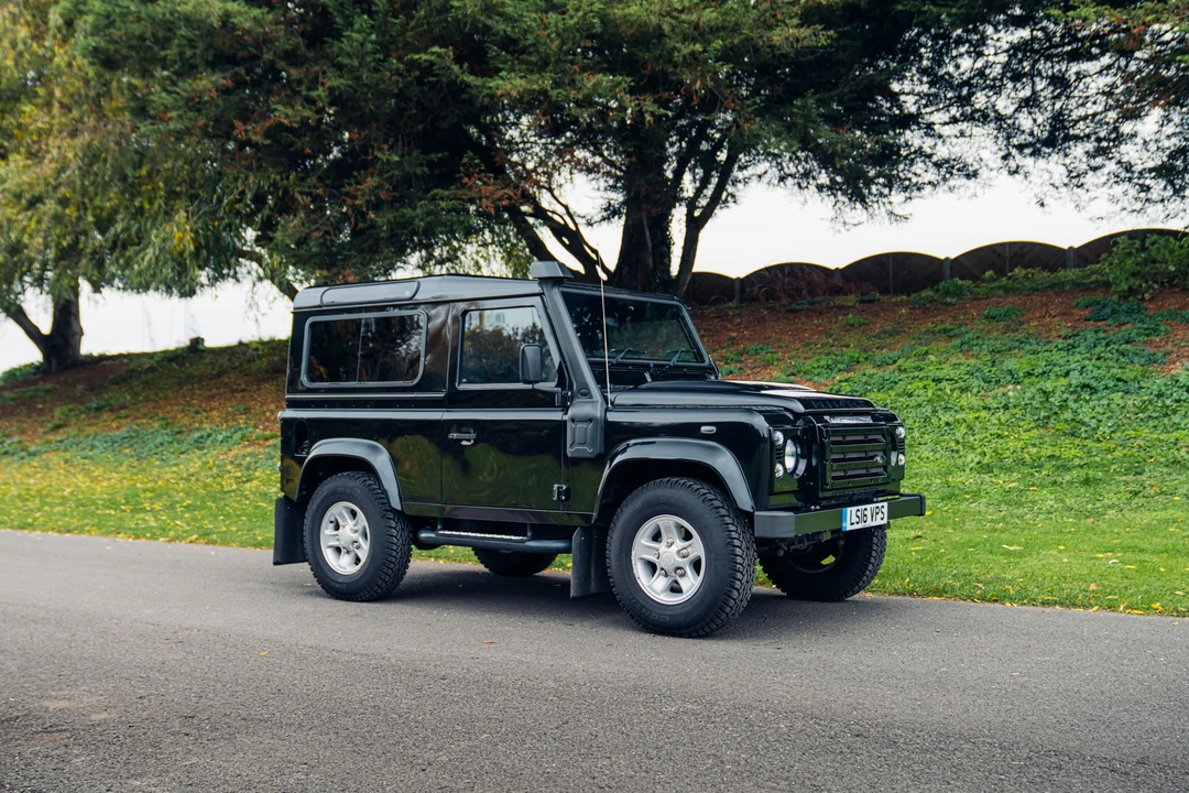 2016 Land Rover Defender 90 - Image 16 of 31