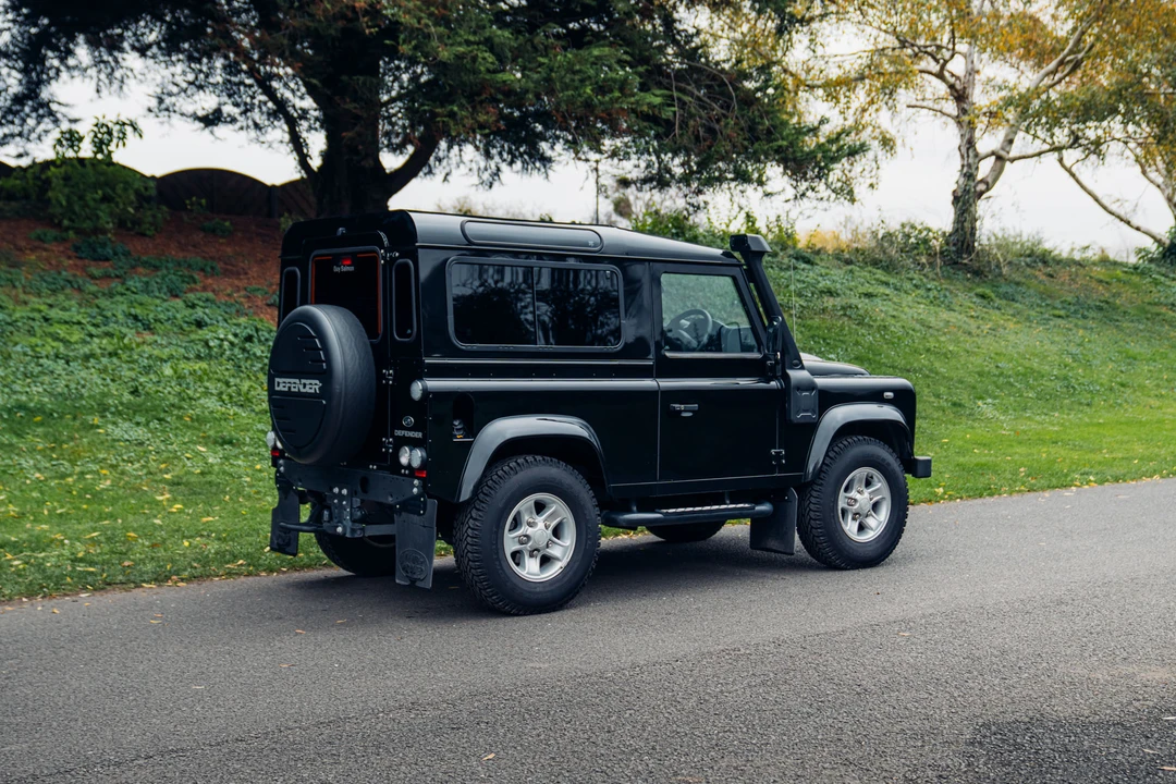 2016 Land Rover Defender 90 - Image 6 of 31