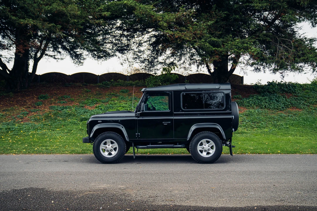 2016 Land Rover Defender 90 - Image 9 of 31