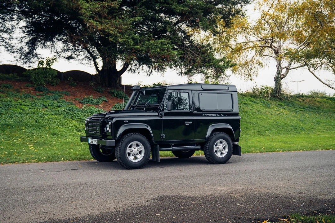 2016 Land Rover Defender 90 - Image 13 of 31