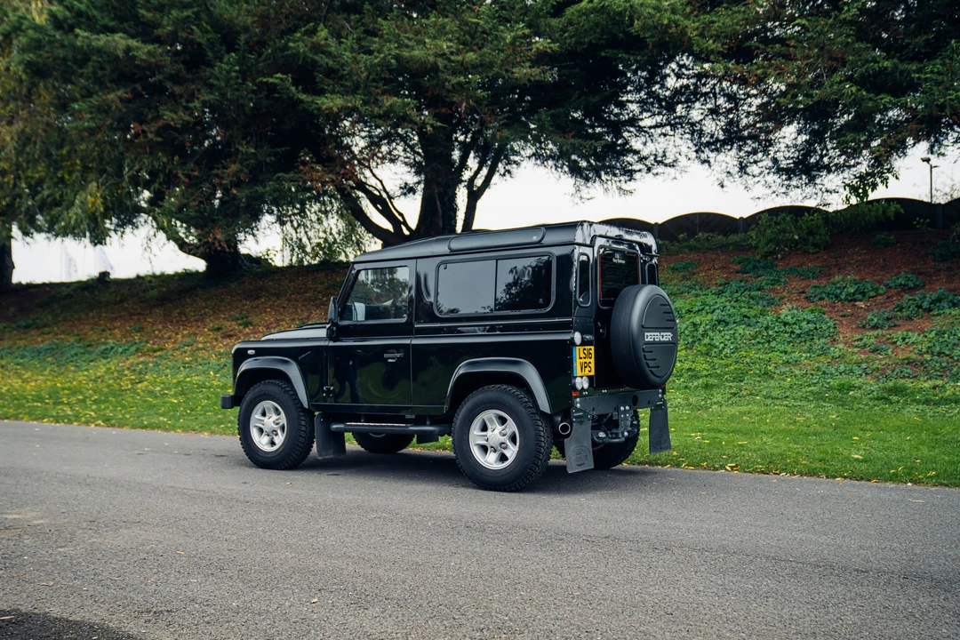 2016 Land Rover Defender 90 - Image 8 of 31