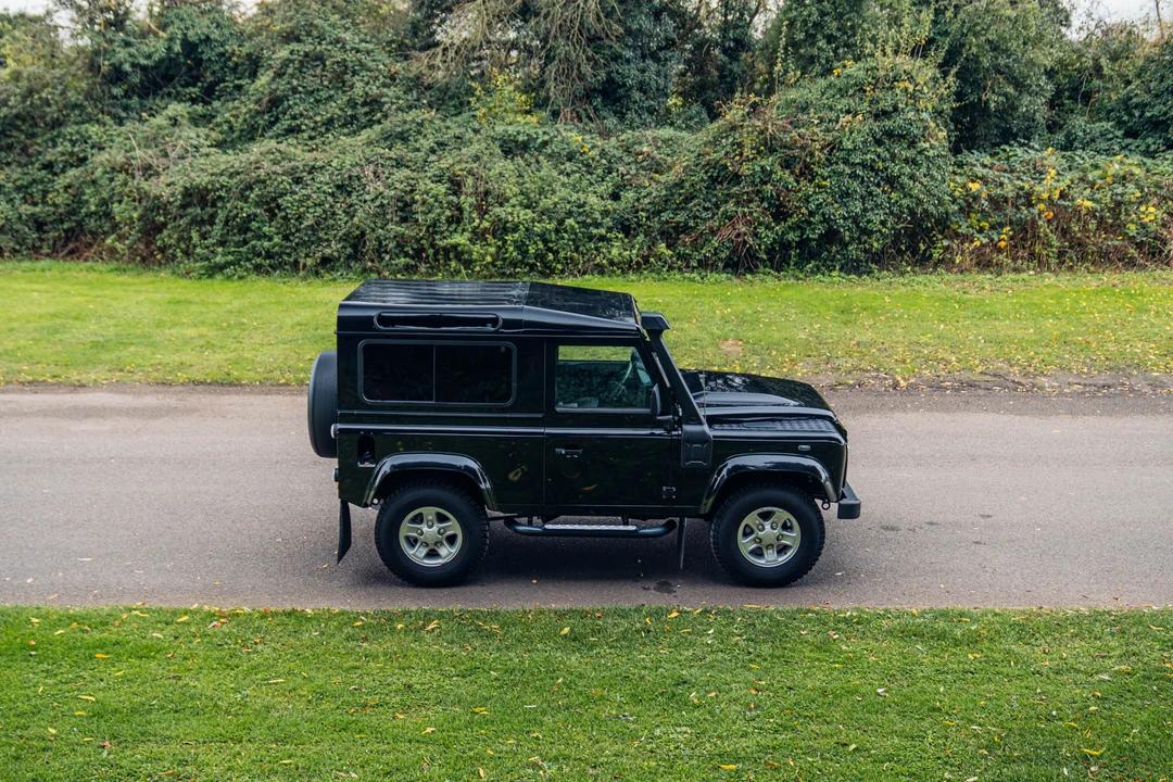 2016 Land Rover Defender 90 - Image 15 of 31