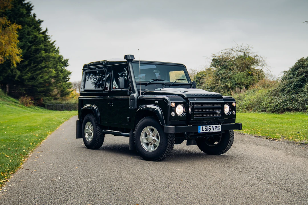 2016 Land Rover Defender 90 - Image 4 of 31