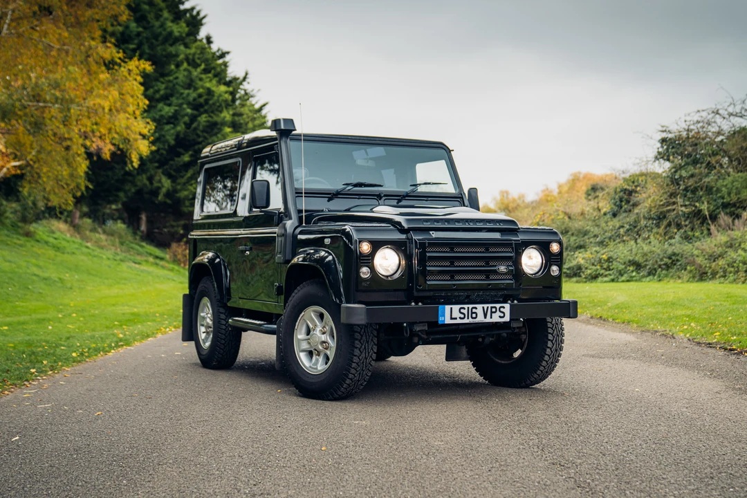 2016 Land Rover Defender 90 - Image 17 of 31