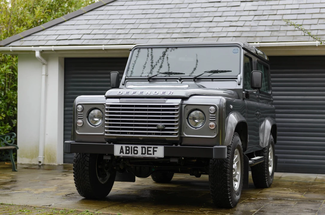 2016 Land Rover Defender 90 - Image 3 of 31