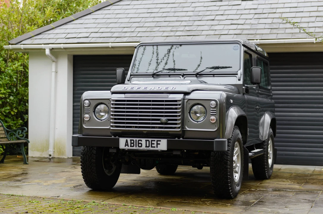 2016 Land Rover Defender 90 - Image 4 of 31