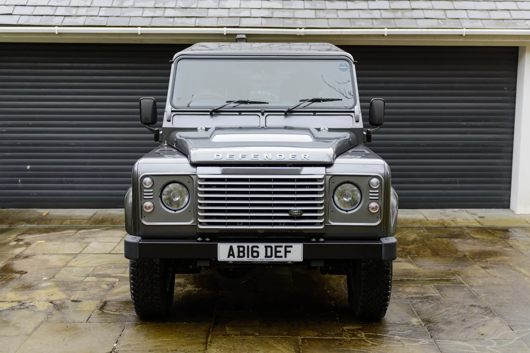 2016 Land Rover Defender 90 - Image 5 of 31