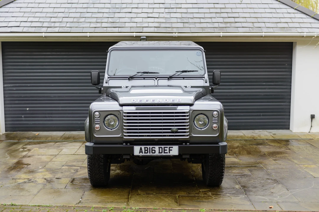 2016 Land Rover Defender 90 - Image 6 of 31