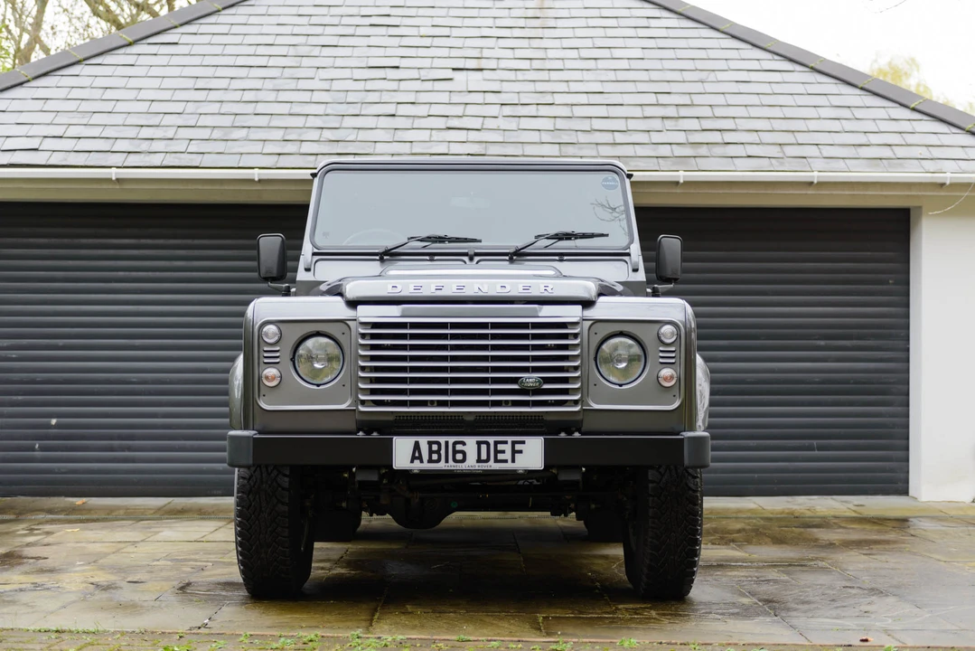 2016 Land Rover Defender 90 - Image 7 of 31