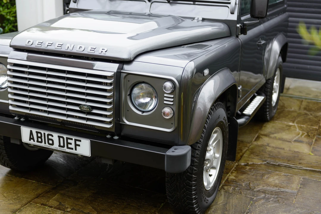 2016 Land Rover Defender 90 - Image 9 of 31