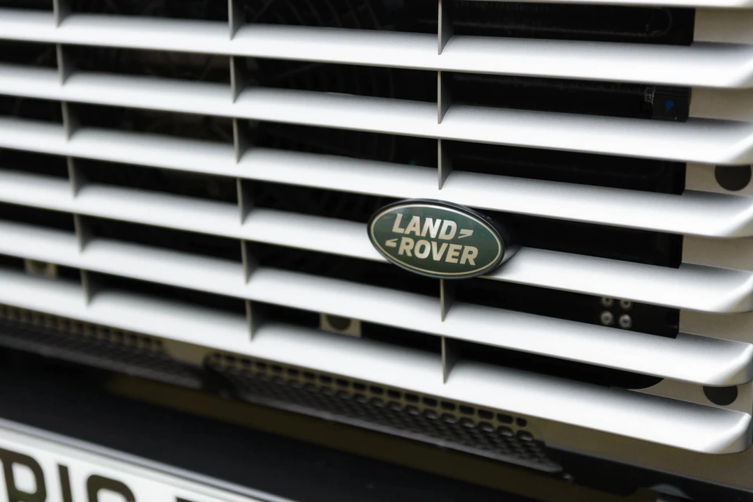 2016 Land Rover Defender 90 - Image 13 of 31