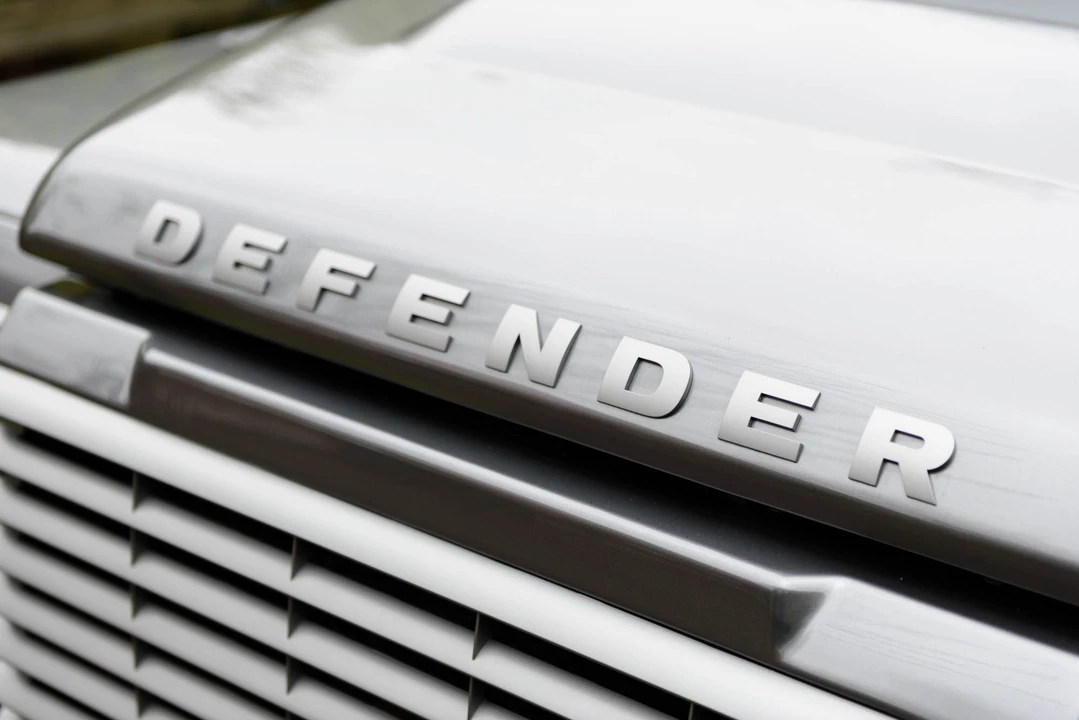 2016 Land Rover Defender 90 - Image 14 of 31