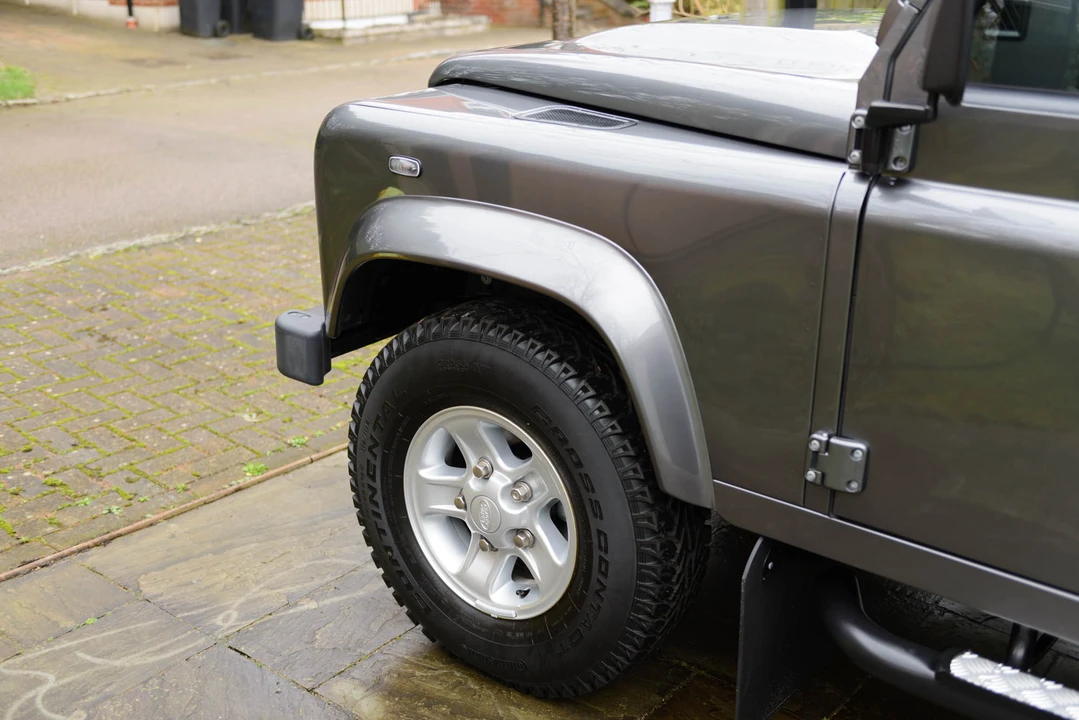 2016 Land Rover Defender 90 - Image 29 of 31