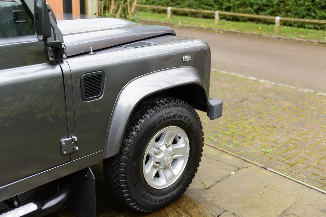 2016 Land Rover Defender 90 - Image 30 of 31