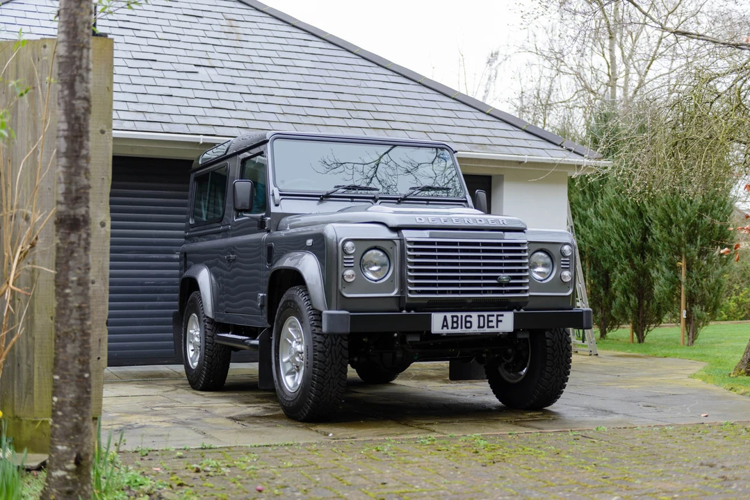 2016 Land Rover Defender 90 - Image 2 of 31