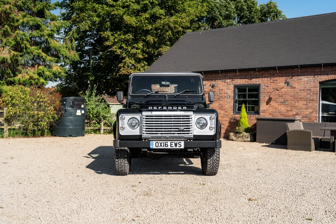 2016 Land Rover Defender 90 - Image 3 of 31