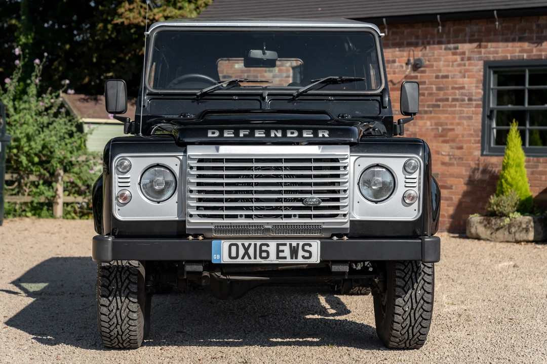 2016 Land Rover Defender 90 - Image 17 of 31