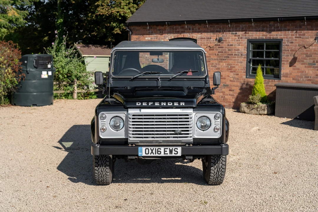 2016 Land Rover Defender 90 - Image 11 of 31