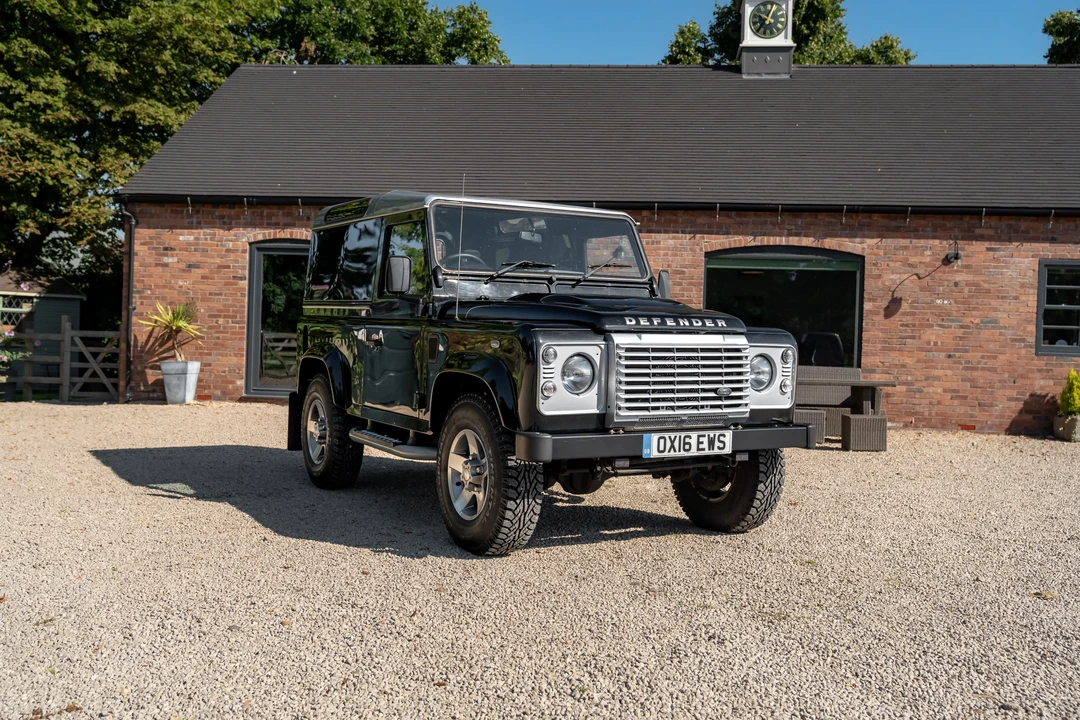 2016 Land Rover Defender 90 - Image 16 of 31
