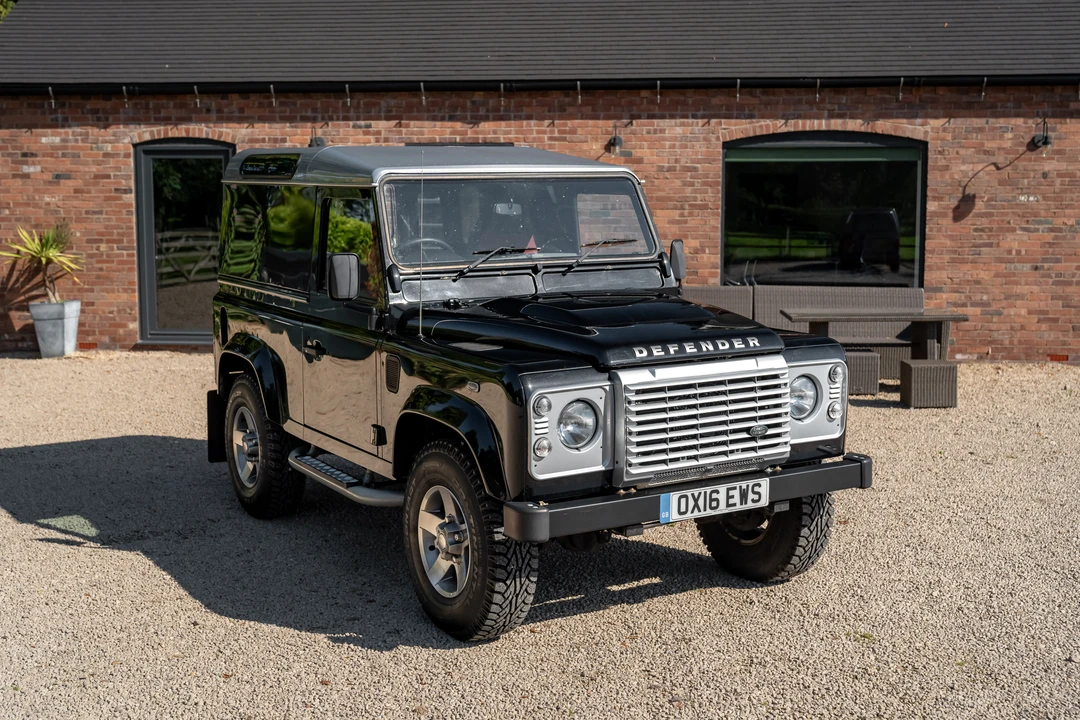 2016 Land Rover Defender 90 - Image 10 of 31