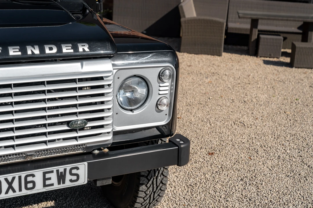 2016 Land Rover Defender 90 - Image 25 of 31