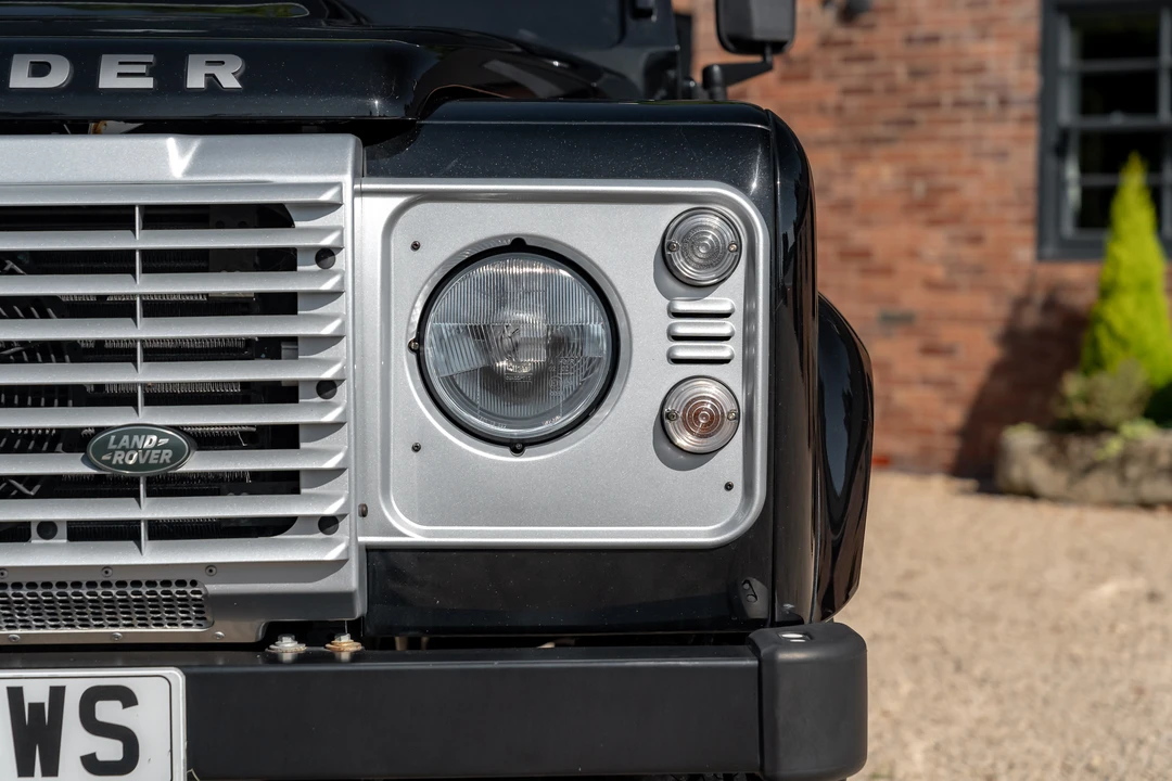 2016 Land Rover Defender 90 - Image 27 of 31