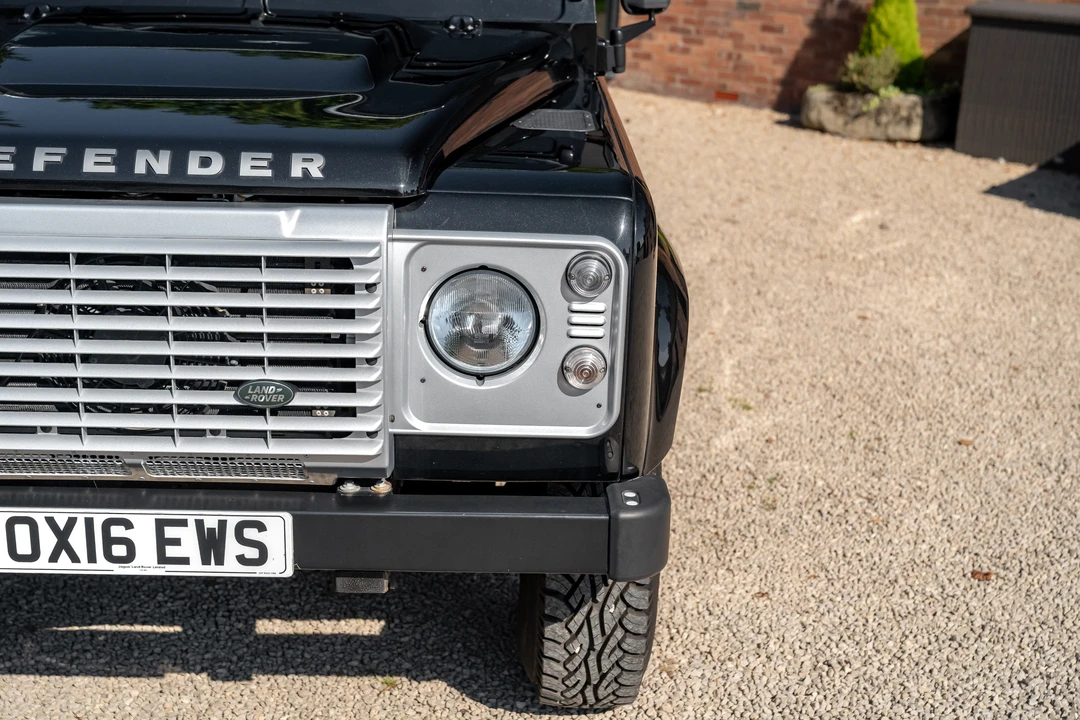 2016 Land Rover Defender 90 - Image 28 of 31