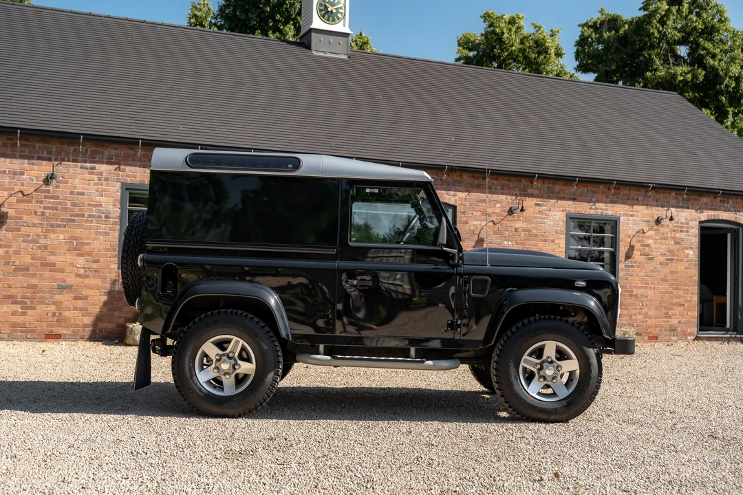 2016 Land Rover Defender 90 - Image 9 of 31