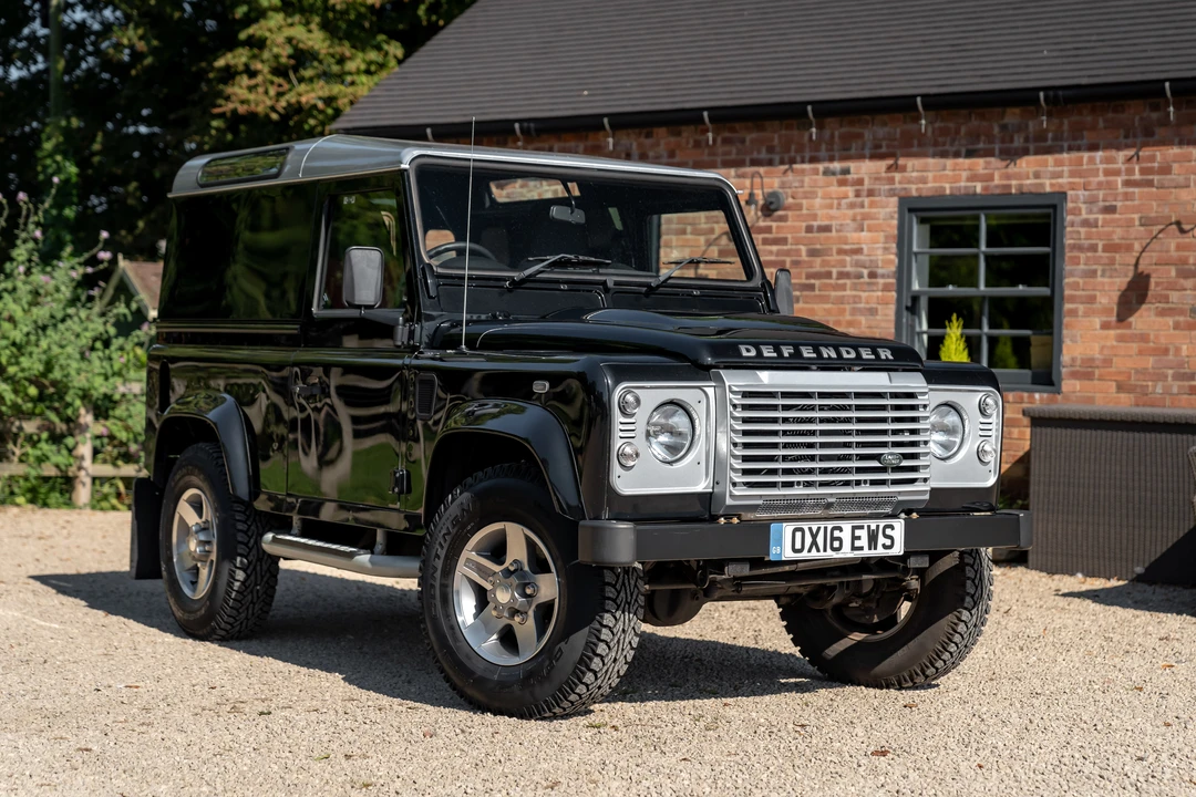 2016 Land Rover Defender 90 - Image 2 of 31