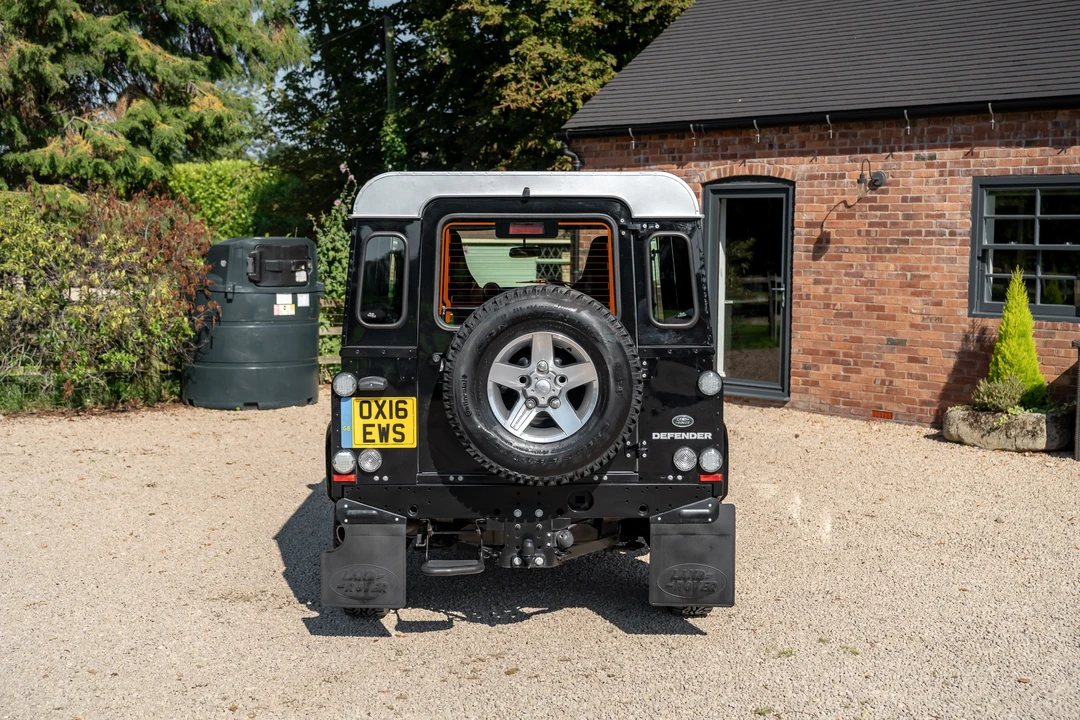 2016 Land Rover Defender 90 - Image 14 of 31