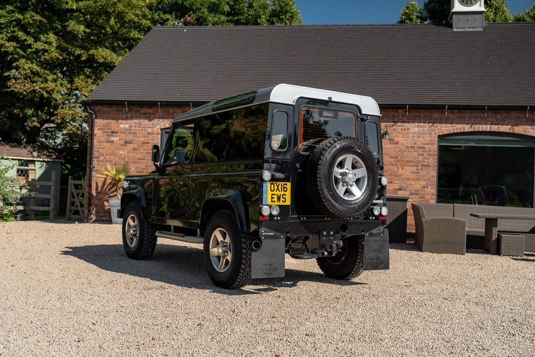 2016 Land Rover Defender 90 - Image 6 of 31