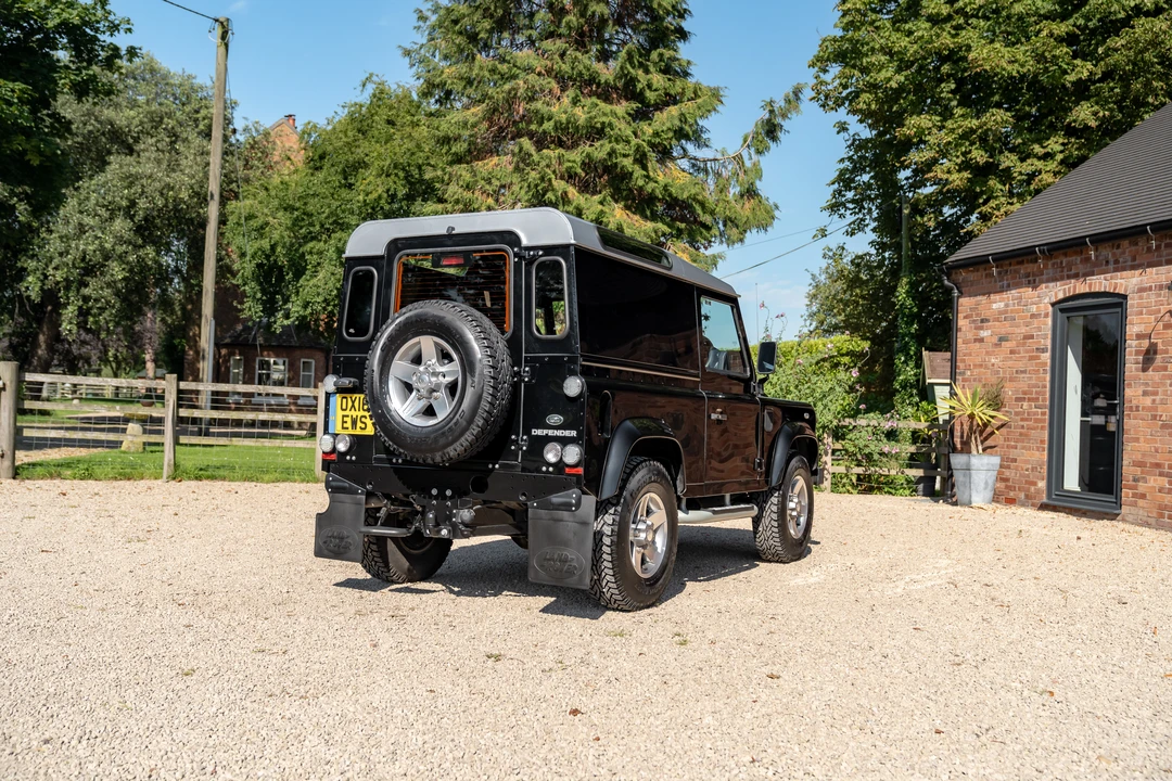 2016 Land Rover Defender 90 - Image 8 of 31