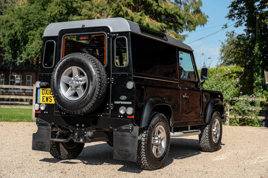 2016 Land Rover Defender 90 - Image 15 of 31