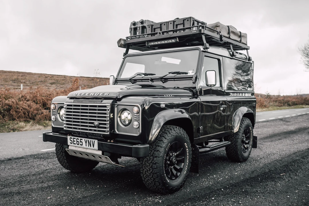 2016 Land Rover Defender 90 - Image 2 of 31