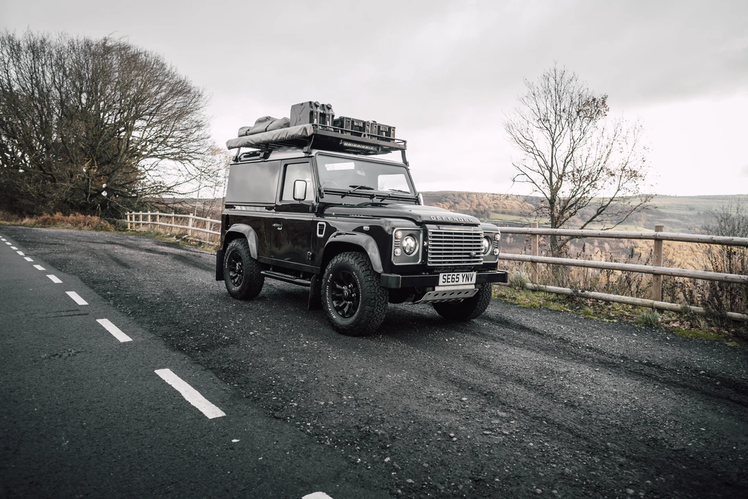 2016 Land Rover Defender 90 - Image 5 of 31