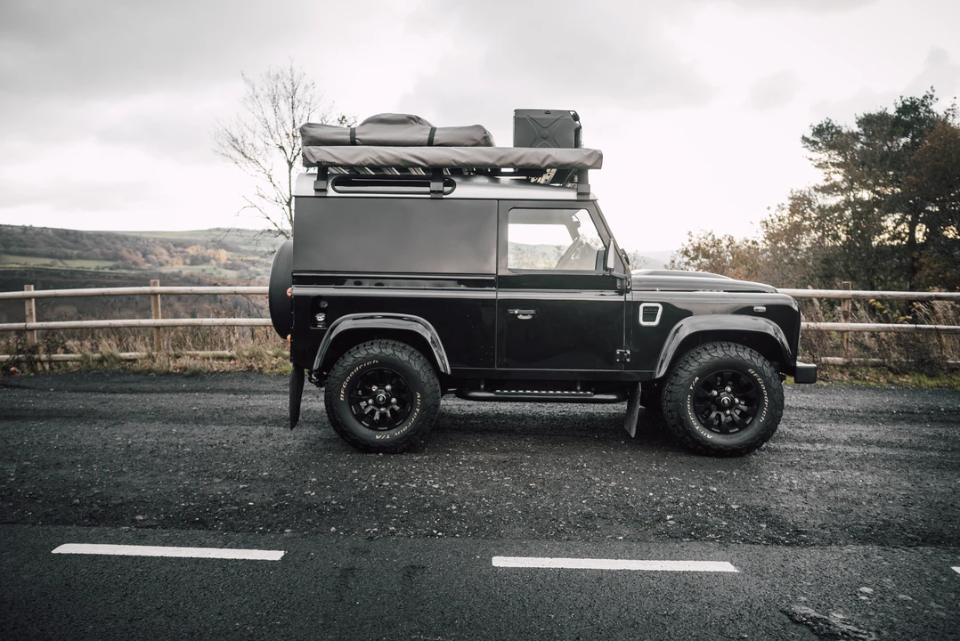 2016 Land Rover Defender 90 - Image 6 of 31