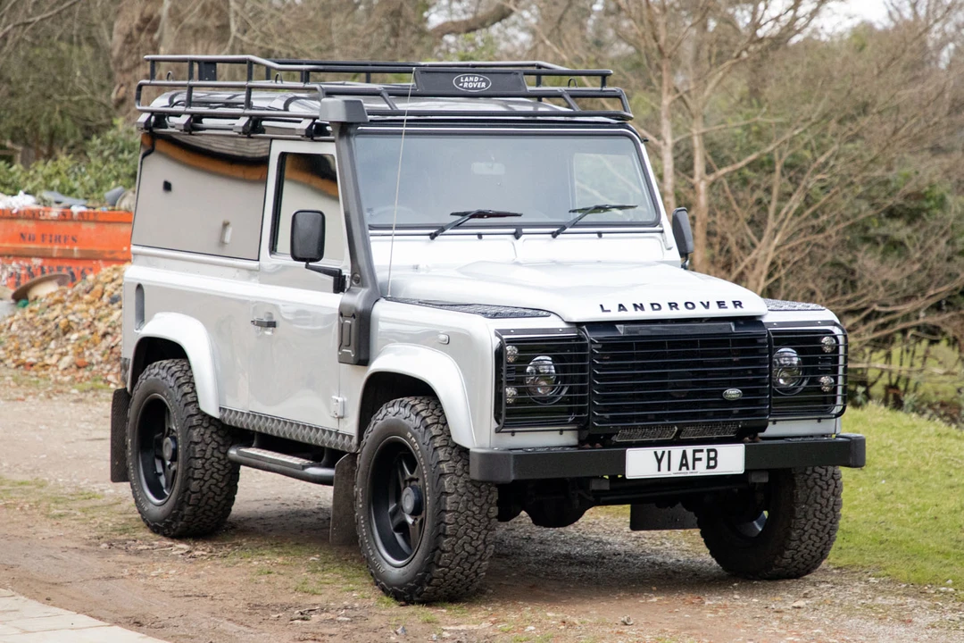 2016 Land Rover Defender 90 - Image 2 of 31