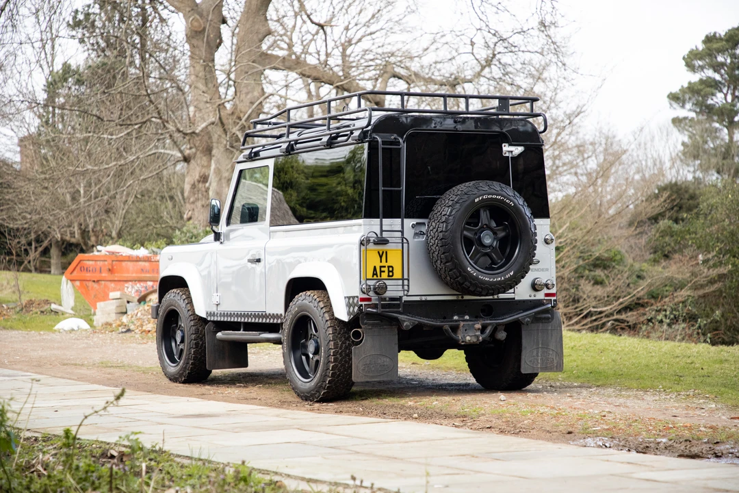 2016 Land Rover Defender 90 - Image 6 of 31