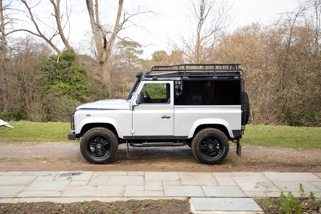 2016 Land Rover Defender 90 - Image 12 of 31
