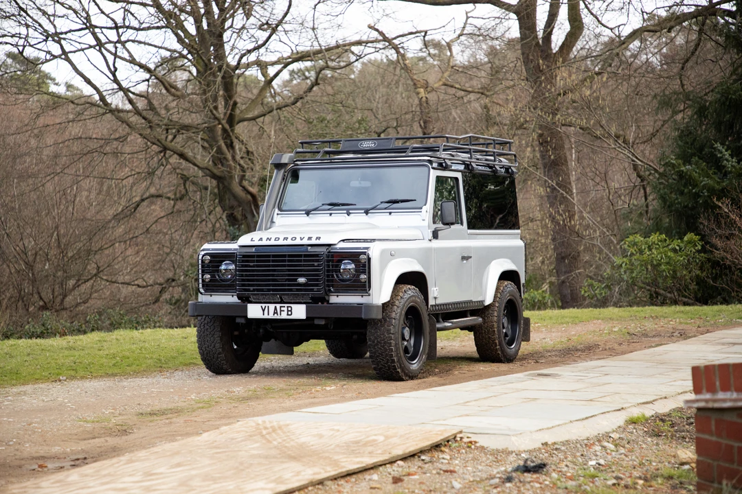 2016 Land Rover Defender 90 - Image 4 of 31
