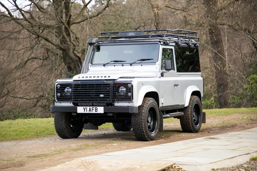 2016 Land Rover Defender 90 - Image 11 of 31